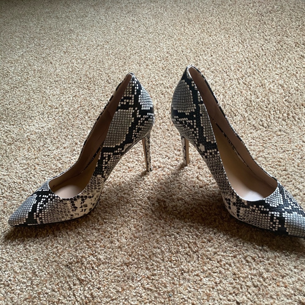 Women’s snakeskin pumps